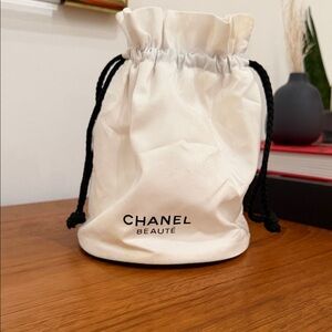 CHANEL White and Black Drawstring Pouch